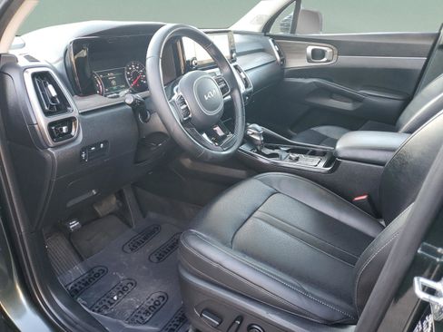 Certified 2022 Kia Sorento S w/ Panoramic Sunroof Package image 20