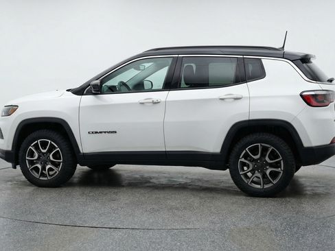 Used 2025 Jeep Compass Trailhawk AWD/4WD image 5