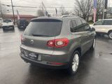 Used 2011 Volkswagen Tiguan SE image 5