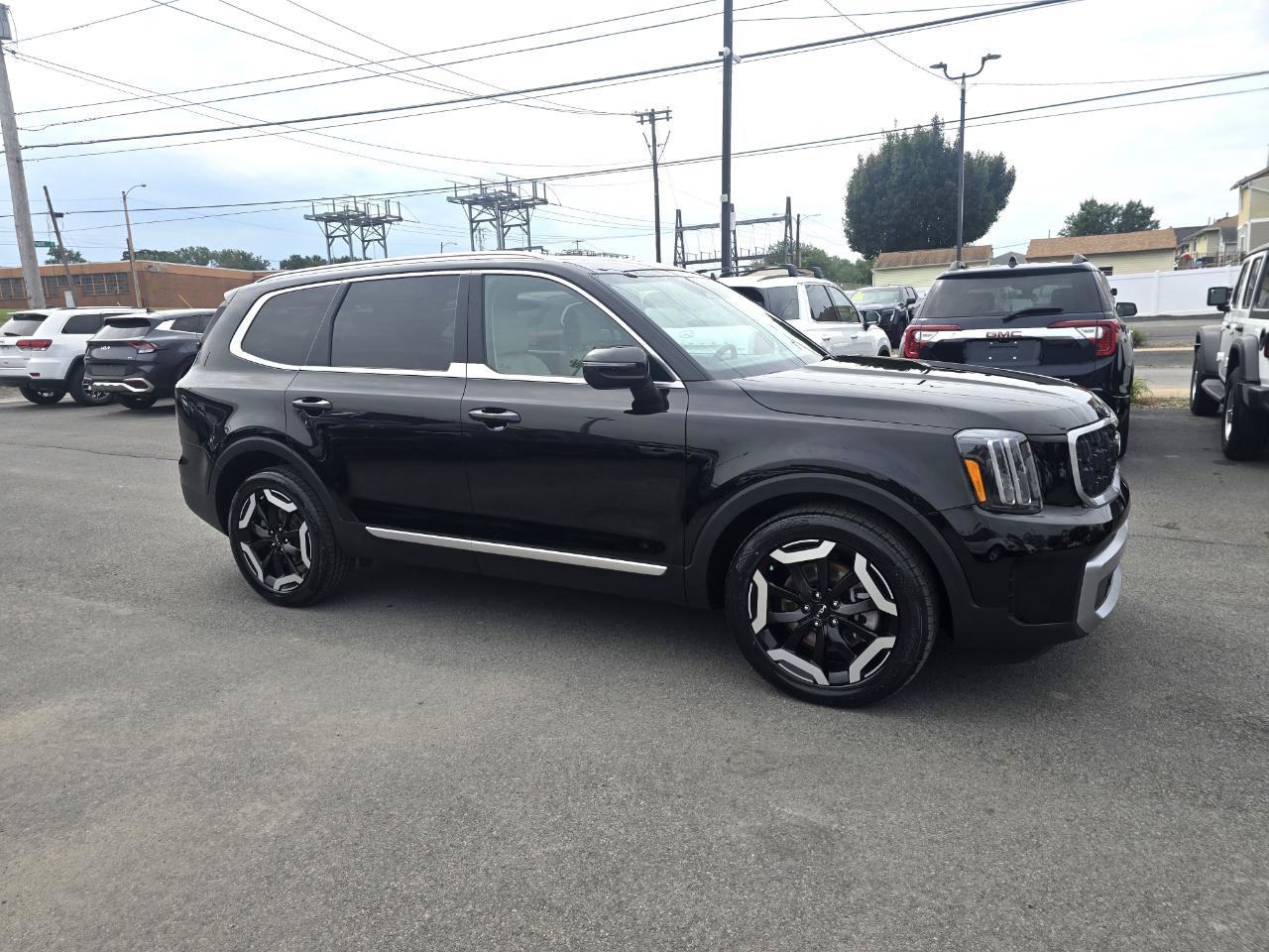 Used 2023 Kia Telluride EX w/ EX Captain's Chair Package AWD/4WD image 6