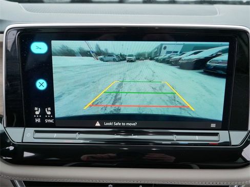 Certified 2025 Volkswagen Atlas SE image 30