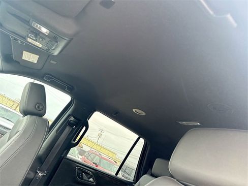Used 2022 Chevrolet Tahoe LT w/ Luxury Package image 20