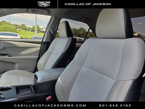 Used 2017 Toyota Camry SE FWD image 8
