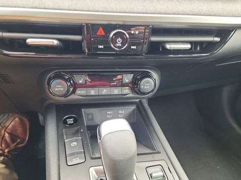 Used 2026 Nissan Kicks SV w/ SV Premium Package image 17