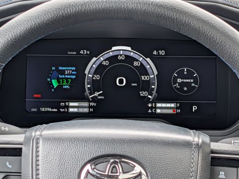 Used 2024 Toyota Tundra Platinum AWD/4WD image 19