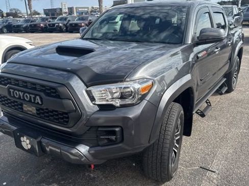 Used 2021 Toyota Tacoma TRD Sport w/ Technology Package image 3