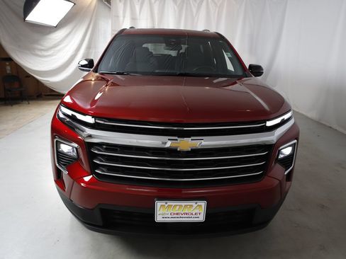 Used 2025 Chevrolet Traverse LT w/ Sun and Wheel Package FWD image 6