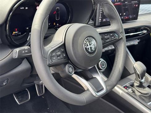 New 2025 Alfa Romeo Tonale w/ Premium Package image 16