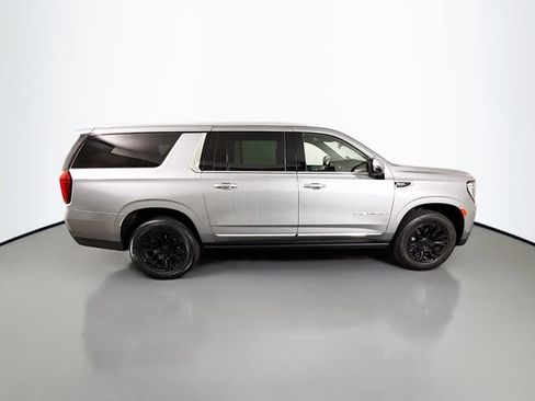 Used 2024 GMC Yukon XL Denali AWD/4WD image 9