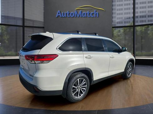 Used 2019 Toyota Highlander XLE AWD/4WD image 10