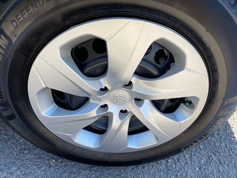 Used 2022 Toyota RAV4 LE image 23