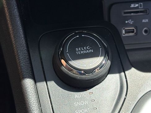 Used 2017 Jeep Cherokee Limited w/ Luxury Group AWD/4WD image 20
