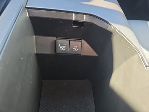 Used 2023 Toyota Camry SE image 34