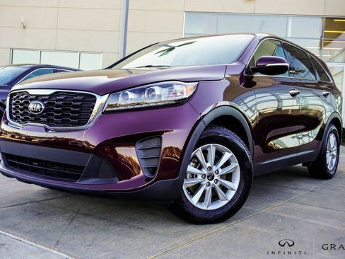 Used 2020 Kia Sorento LX image 1
