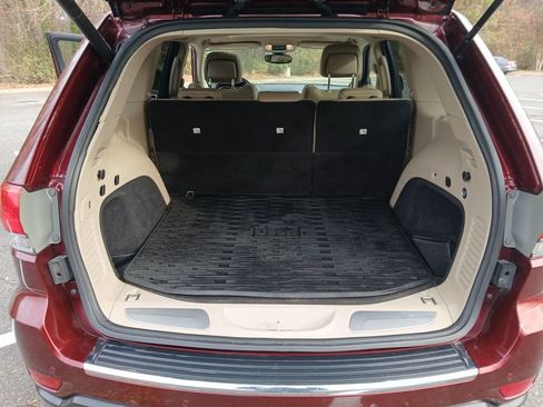 Used 2018 Jeep Grand Cherokee Limited image 24