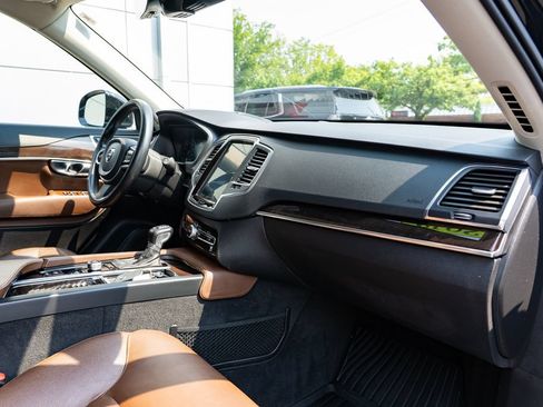 Used 2019 Volvo XC90 T6 Momentum w/ Advanced Package AWD/4WD image 28