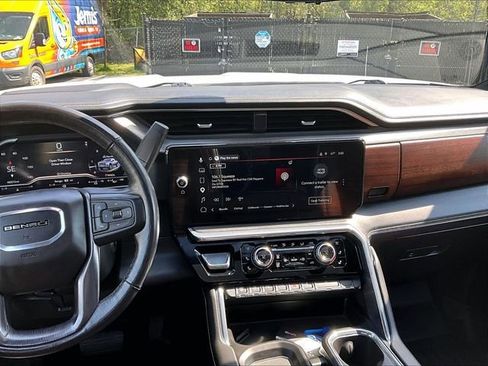 Used 2024 GMC Sierra 2500 Denali Ultimate AWD/4WD image 6