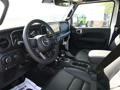 New 2025 Jeep Wrangler Unlimited Rubicon 4xe w/ Safety Group AWD/4WD image 11