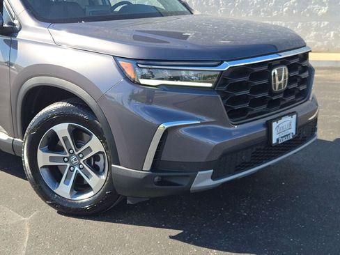 Used 2025 Honda Pilot EX-L image 2