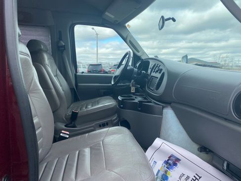 Used 2006 Ford E-250 and Econoline 250 RWD image 13