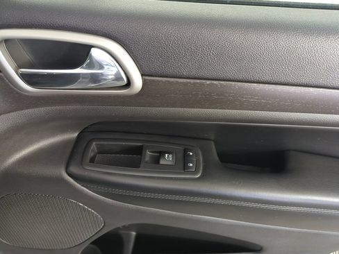 Used 2018 Jeep Grand Cherokee Altitude RWD image 32