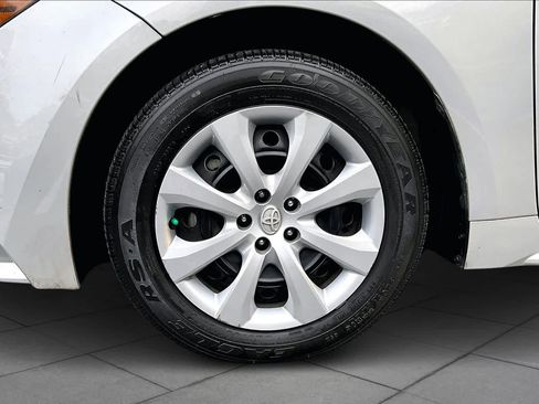 Certified 2022 Toyota Corolla LE image 9