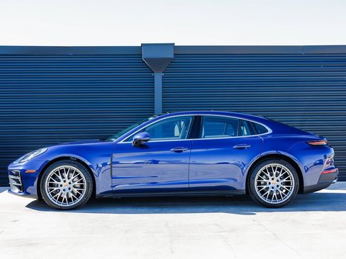 New 2026 Porsche Panamera image 2