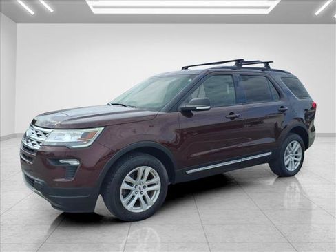 Used 2019 Ford Explorer XLT AWD/4WD image 5