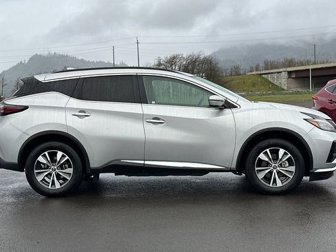Used 2023 Nissan Murano SV image 2