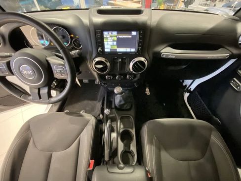 Used 2015 Jeep Wrangler Sahara w/ Connectivity Group image 21
