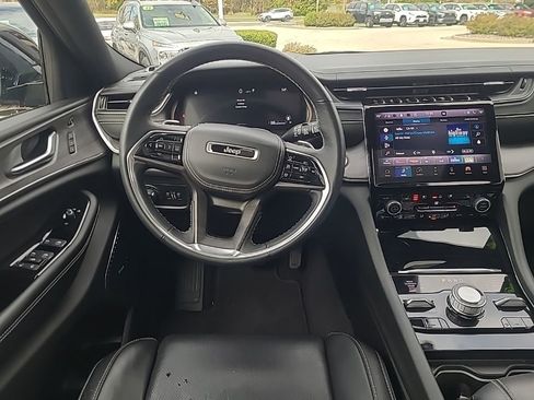 Used 2022 Jeep Grand Cherokee Overland w/ Luxury Tech Group IV image 13