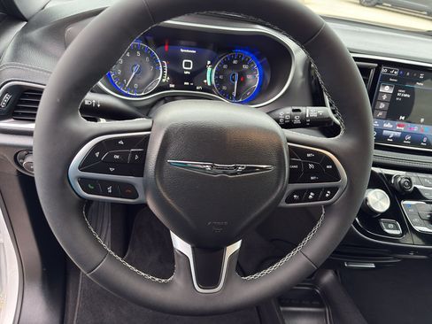 New 2026 Chrysler Pacifica Select FWD image 15