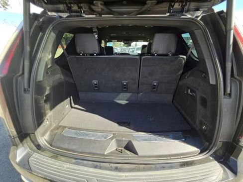 Used 2023 Cadillac Escalade Luxury image 10