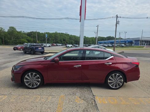 Used 2025 Nissan Altima 2.5 SL FWD image 8