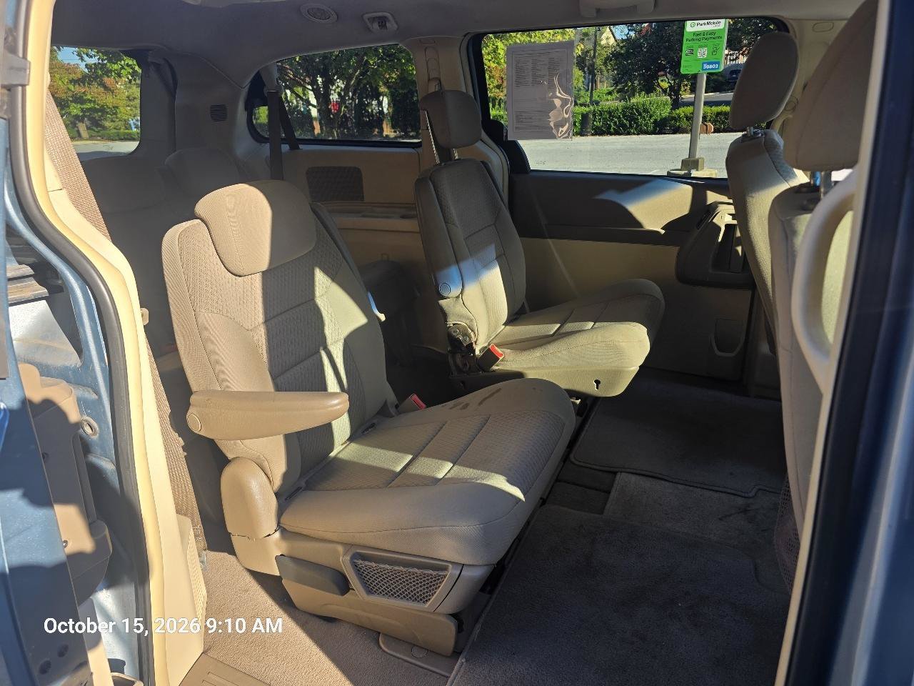 Used 2010 Chrysler Town & Country Touring FWD image 15