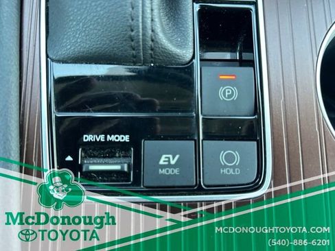 Used 2023 Toyota Sienna XLE FWD image 18