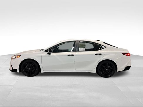 New 2026 Toyota Camry Hybrid FWD image 2