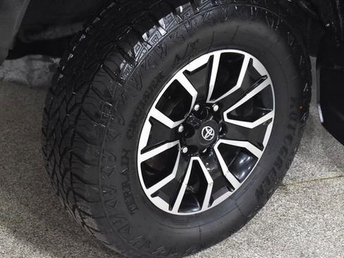 Used 2020 Toyota Tacoma TRD Sport image 12