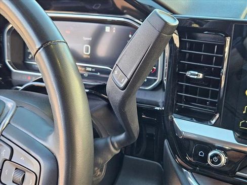 Used 2025 GMC Sierra 1500 SLT image 11