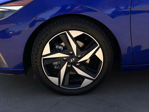 Used 2023 Hyundai Elantra Limited image 11