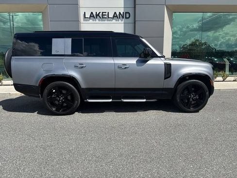 Used 2024 Land Rover Defender 130 X-Dynamic SE AWD/4WD image 6