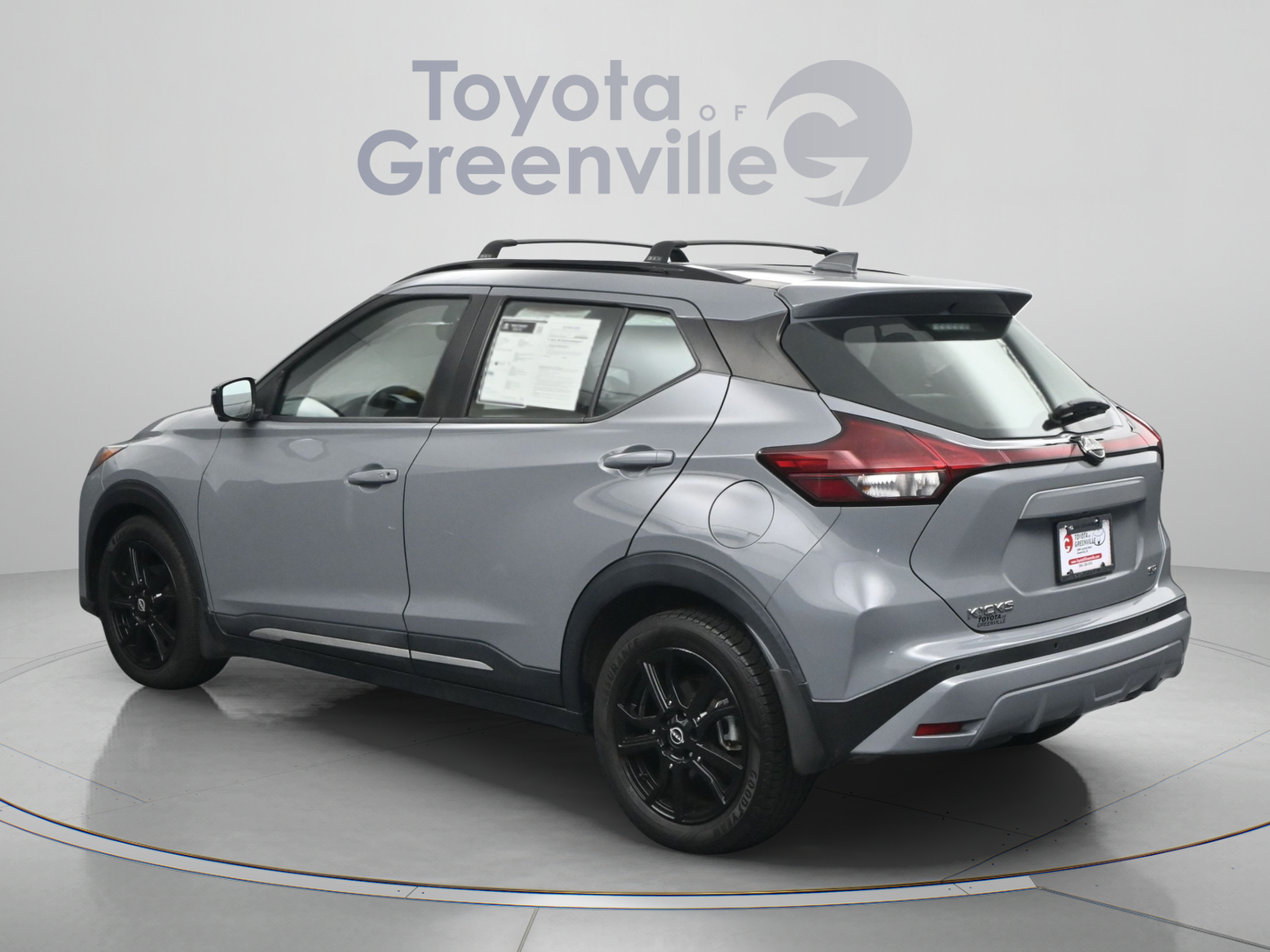 Used 2022 Nissan Kicks SR w/ Premium Package FWD image 7