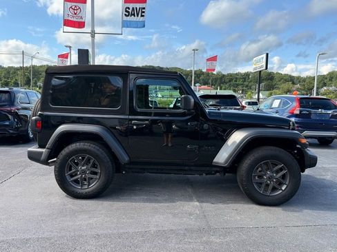 Used 2024 Jeep Wrangler Sport S image 3