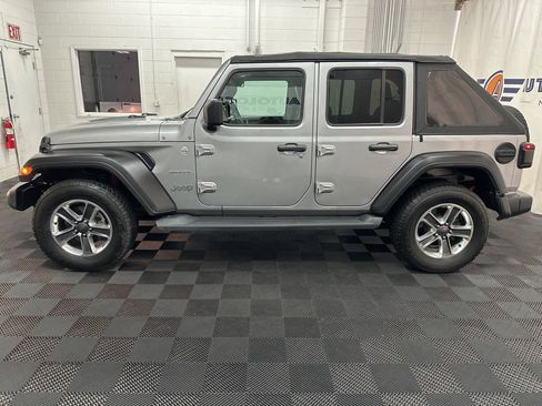 Used 2018 Jeep Wrangler Unlimited Sahara image 6