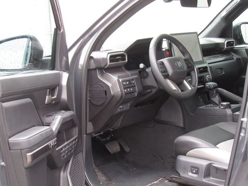 Certified 2025 Toyota Tacoma TRD Off-Road AWD/4WD image 14