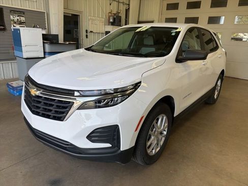 Used 2024 Chevrolet Equinox LS w/ LS Convenience Package AWD/4WD image 2