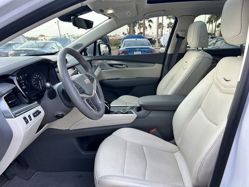 Used 2025 Cadillac XT5 Premium Luxury w/ Technology Package image 11