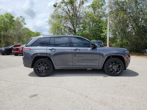 Used 2025 Jeep Grand Cherokee Limited 4xe AWD/4WD image 3