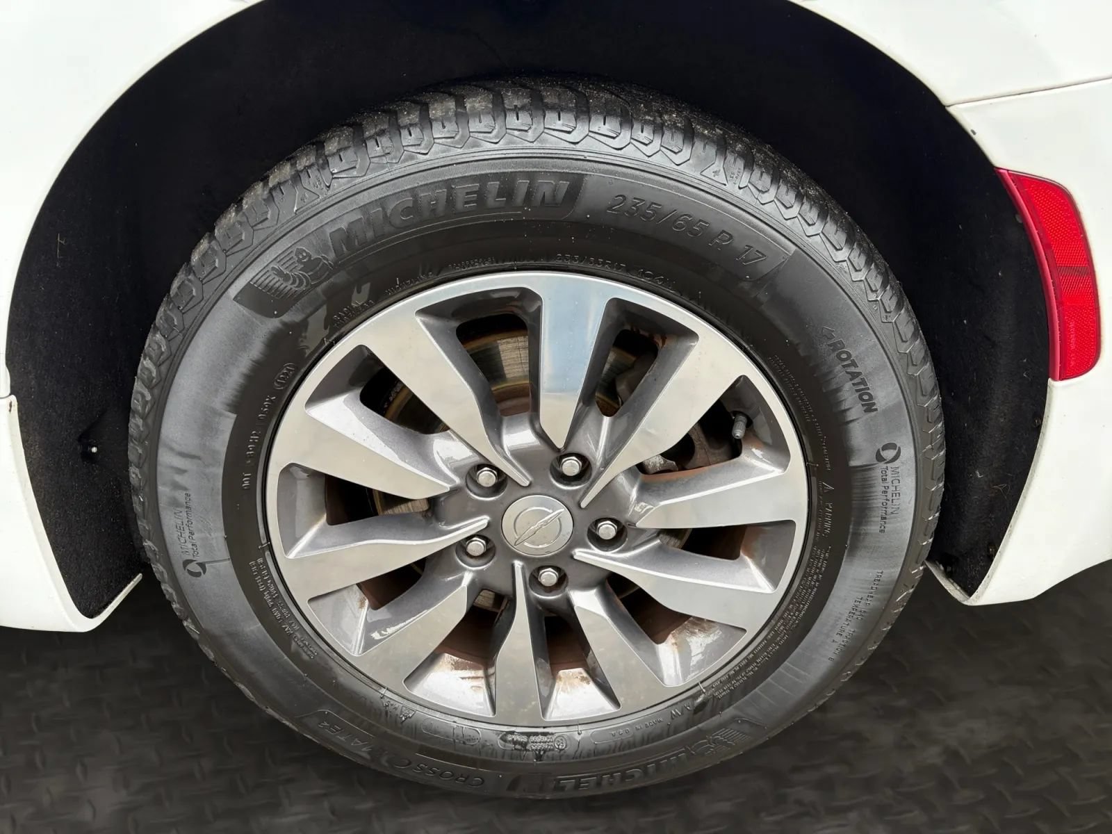 Used 2019 Chrysler Pacifica Touring-L Plus w/ Advanced Safetytec Group FWD image 42