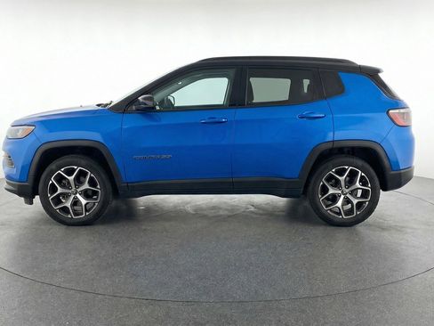 Used 2025 Jeep Compass Limited image 3